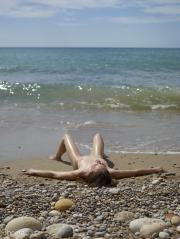 Cindy - Public Nude Beach (21.08.2016)b6txvdryfk.jpg