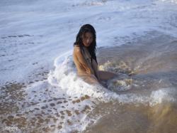 Hiromi-Crazy-Sexy-Beach-Shoot-12-21-t7hmm1pnnf.jpg