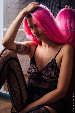 Adele-Mirror-Mirror-On-The-Wall-Sexy-Pink-Hair-p7qwjngyq3.jpg