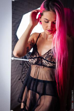 Adele-Mirror-Mirror-On-The-Wall-Sexy-Pink-Hair-67qwjm8ue6.jpg