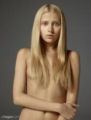 Aleksandra-Blond-%26-Nude-%2802.10.2016%29-f6uatrd0pu.jpg